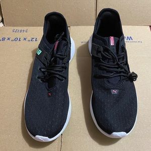 Size 11 women’s puma soft foam